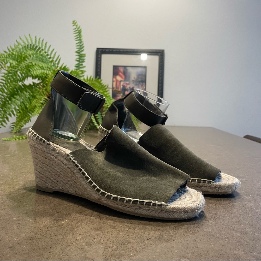 Gap wedge heels